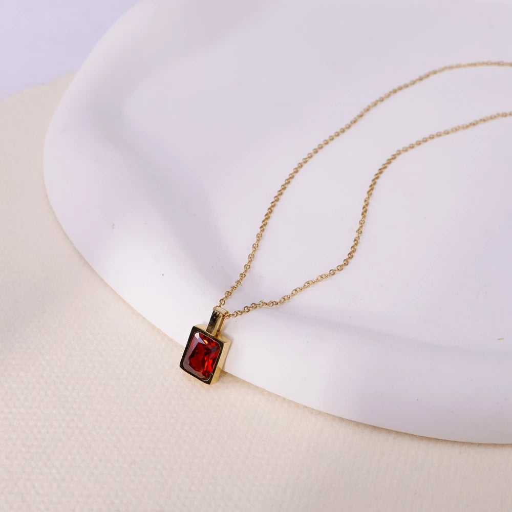 SPHÍNX RUBIN & GOLD NECKLACE